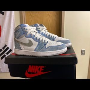 Jordan 1 Retro High Hyper Royal Smoke Grey